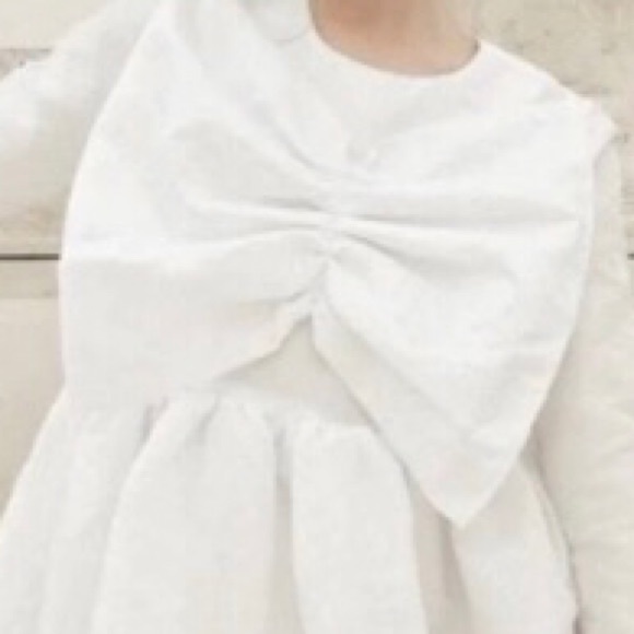 Gorgeous ivory dress with large bow - Picture 2 of 8